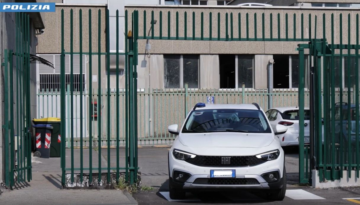https://wips.plug.it/cips/notizie.virgilio.it/cms/2025/10/torino-arresti-pedopornografia.jpg