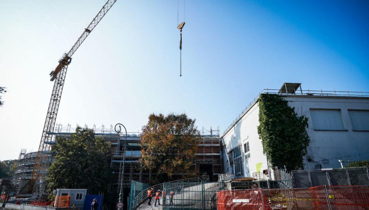 Operaio 41enne morto nel cantiere di Torino Esposizioni, schiacciato dalle reti metalliche cadute dalla gru Operaio 41enne morto nel cantiere di Torino Esposizioni, schiacciato dalle reti metalliche cadute dalla gru