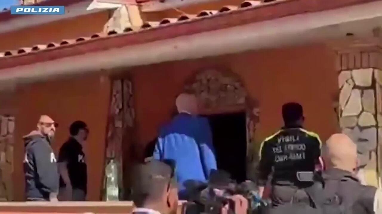 Il video della demolizione a Roma di due ville delle famiglie sinti, lotta al degrado urbano Il video della demolizione a Roma di due ville delle famiglie sinti, lotta al degrado urbano