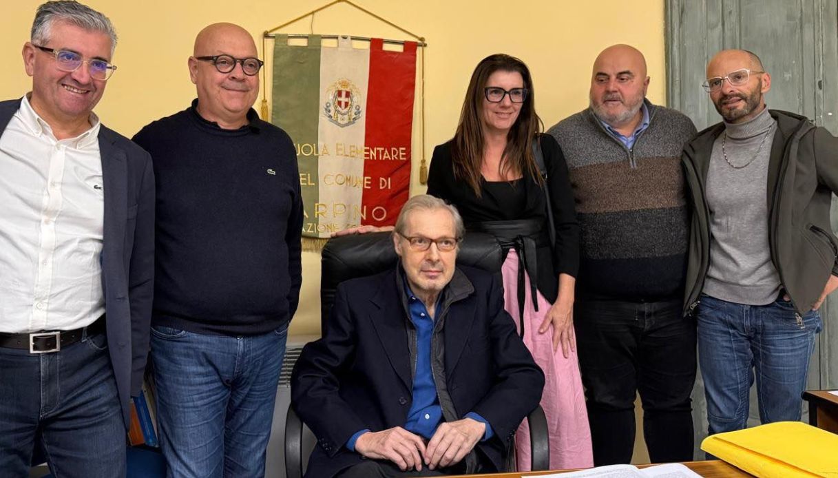 https://wips.plug.it/cips/notizie.virgilio.it/cms/2025/10/vittorio-sgarbi-arpino.jpg