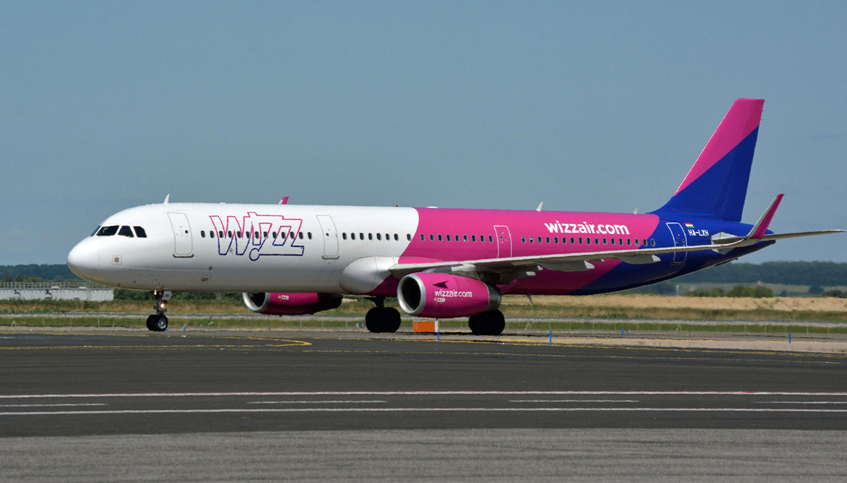 https://wips.plug.it/cips/notizie.virgilio.it/cms/2025/10/wizzair-volo-fumo-aereo-sharm-el-sheikh-roma.jpg