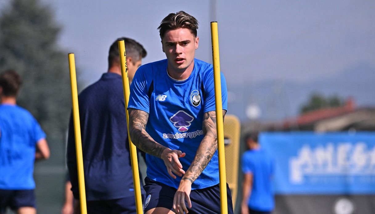 Nicola Zalewski striscione Colosseo