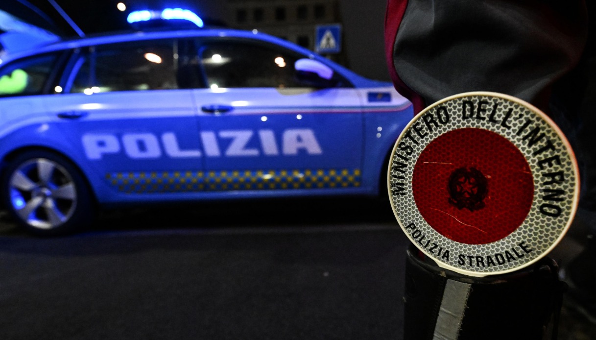Morto 25enne a Bari, travolto in tangenziale mentre soccorreva un altro automobilista: ferito un amico