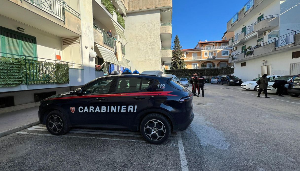 donna accoltellata a qualiano vicino napoli fermato l ex compagno era evaso dai domiciliari