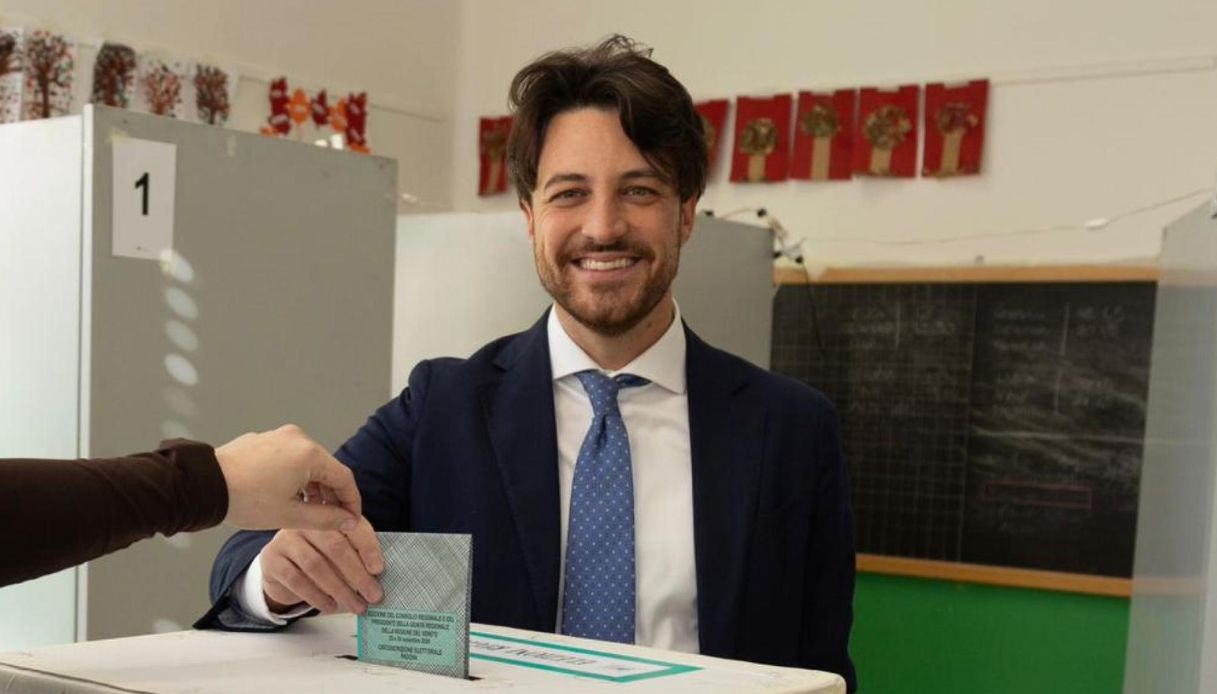 https://wips.plug.it/cips/notizie.virgilio.it/cms/2025/11/alberto-stefani-presidente-regione-veneto-giovane.jpg
