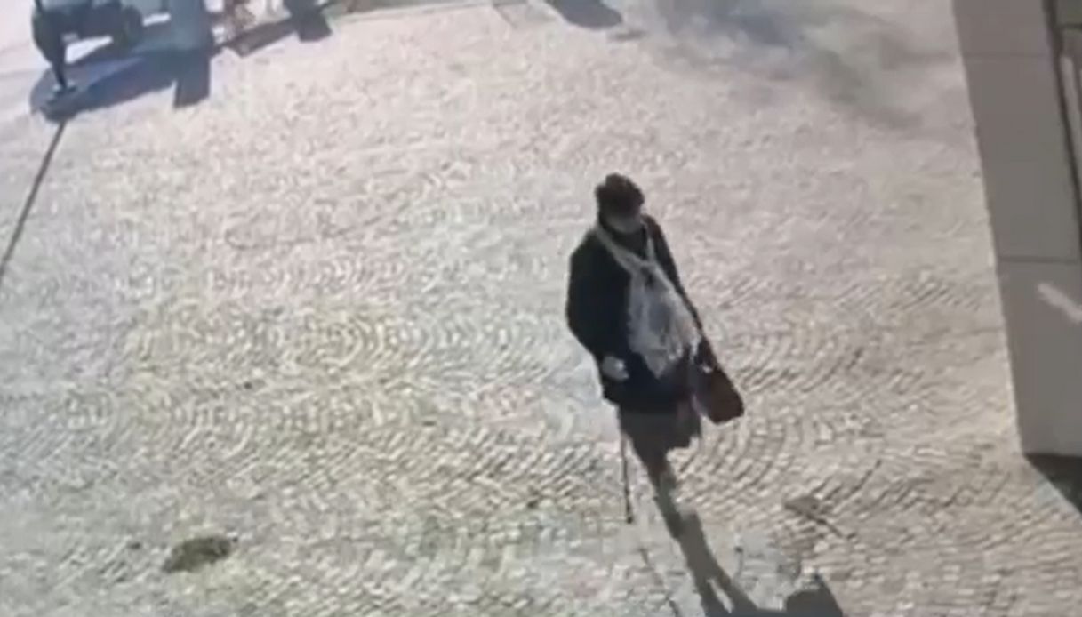 anagrafe Mantova travestito madre pensione