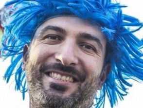 Andrea Paci morto a 43 anni dopo una malattia, il dj era un'icona del Carnevale di Viareggio