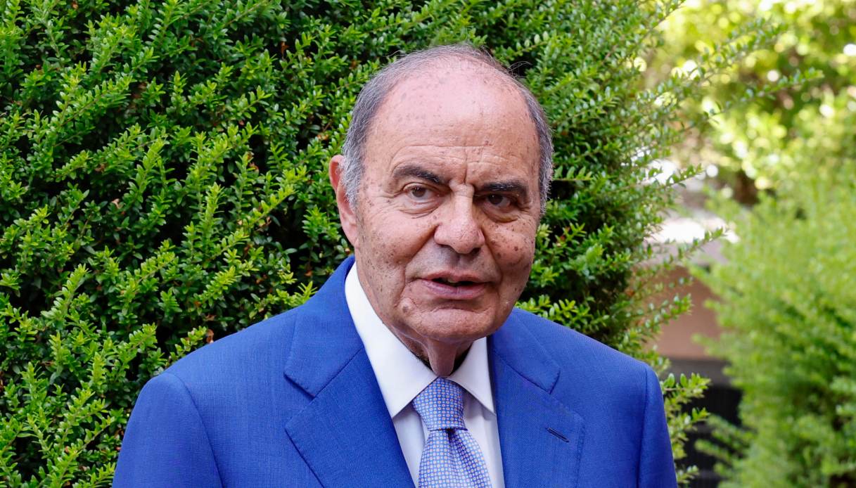 Bruno Vespa difende Giorgia Meloni da Bianca Berlinguer, il paragone con la  Thatcher: "È sotto assedio"