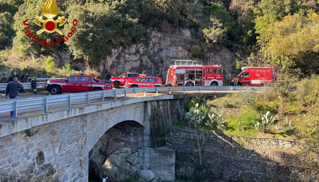 Auto nel burrone a Villagrande Strisaili vicino Nuoro, morti tre operai: erano appena arrivati in Sardegna