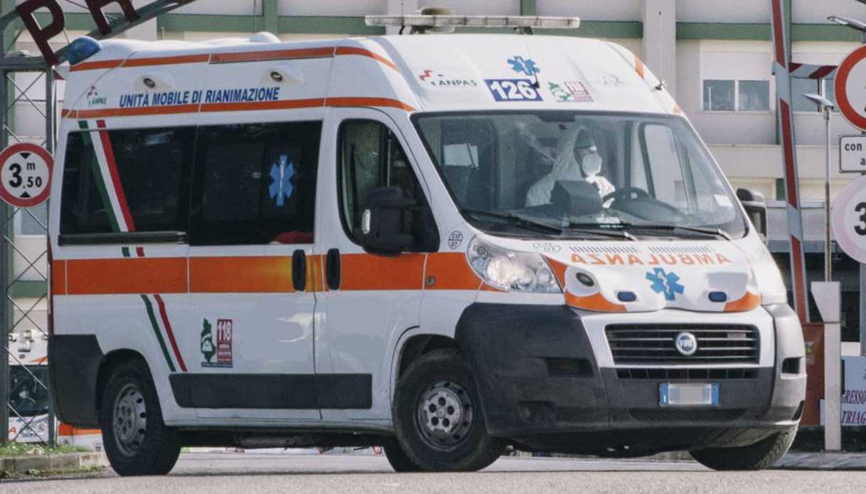 A Ciriè neonata trovata nel water dallo zio e rianimata dal 118, la madre avrebbe nascosto la gravidanza