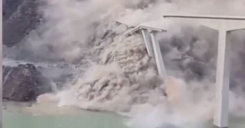 Crolla ponte in Cina