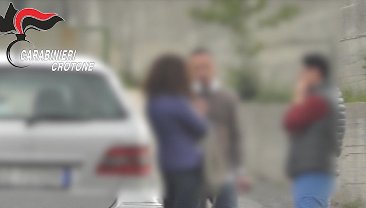 Ex preside arrestata per truffa e corruzione a Crotone, ha persino rubato il biliardino della scuola Ex preside arrestata per truffa e corruzione a Crotone, ha persino rubato il biliardino della scuola