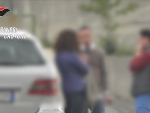 Ex preside arrestata per truffa e corruzione a Crotone, ha persino rubato il biliardino della scuola