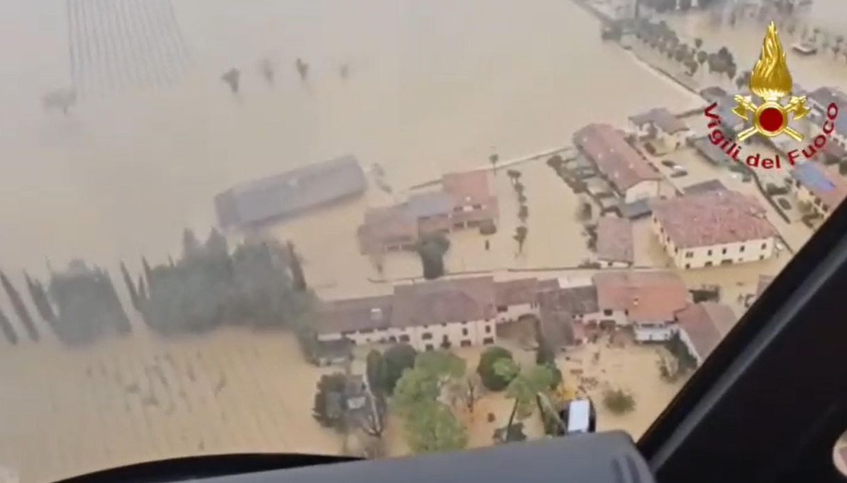 Frana per il maltempo in Friuli, individuato il corpo della seconda vittima a Cormons: la situazione Frana per il maltempo in Friuli, individuato il corpo della seconda vittima a Cormons: la situazione