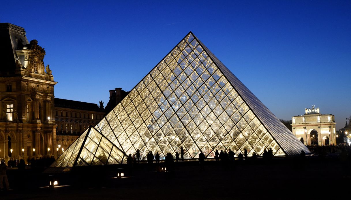 furto louvre donna incriminata