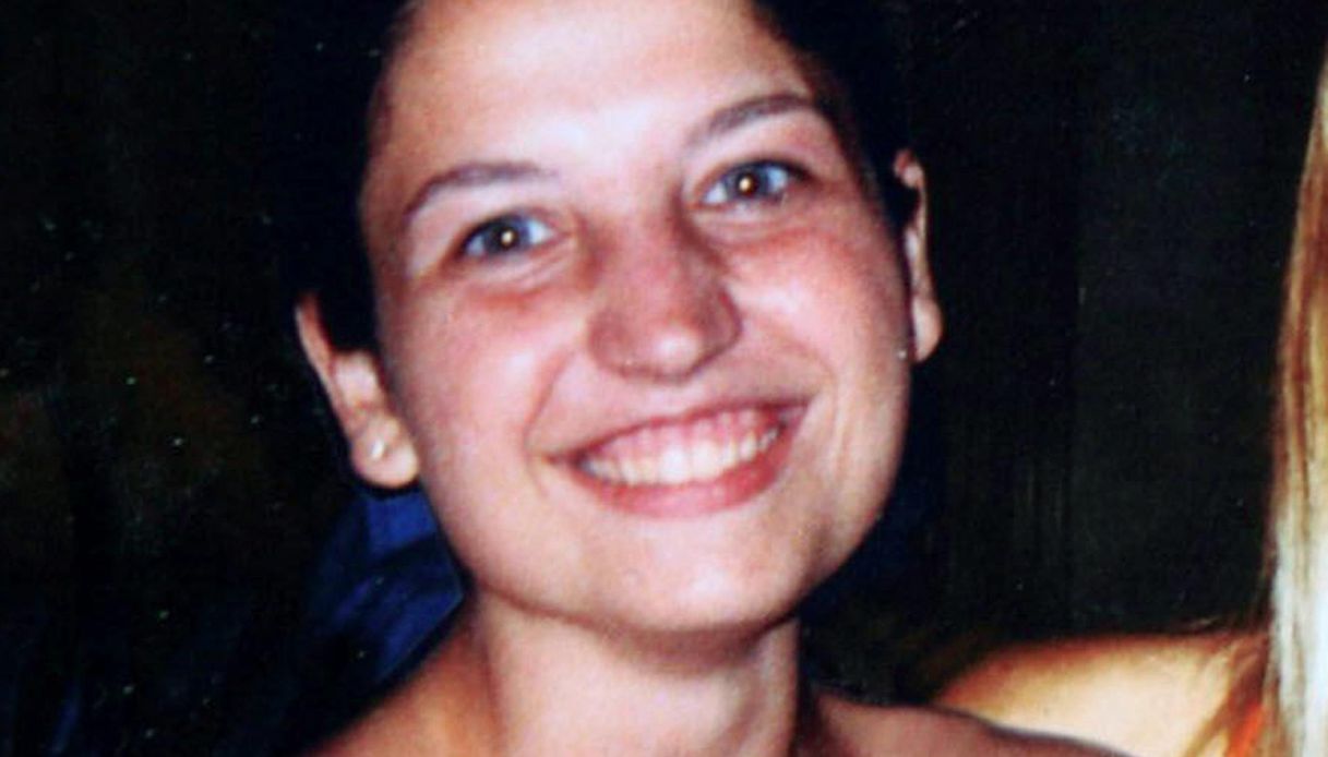 Garlasco mano sinistra Chiara Poggi unghia