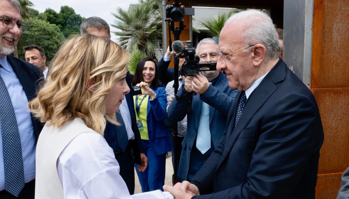 giorgia-meloni-vincenzo-de-luca-caivano