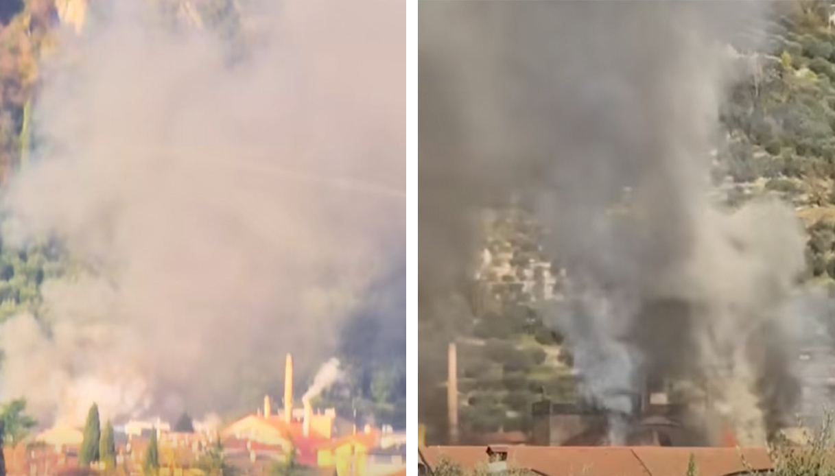 Incendio a Riva del Garda nella cartiera di Varone, fiamme sul tetto e nube di fumo a chilometri di distanza