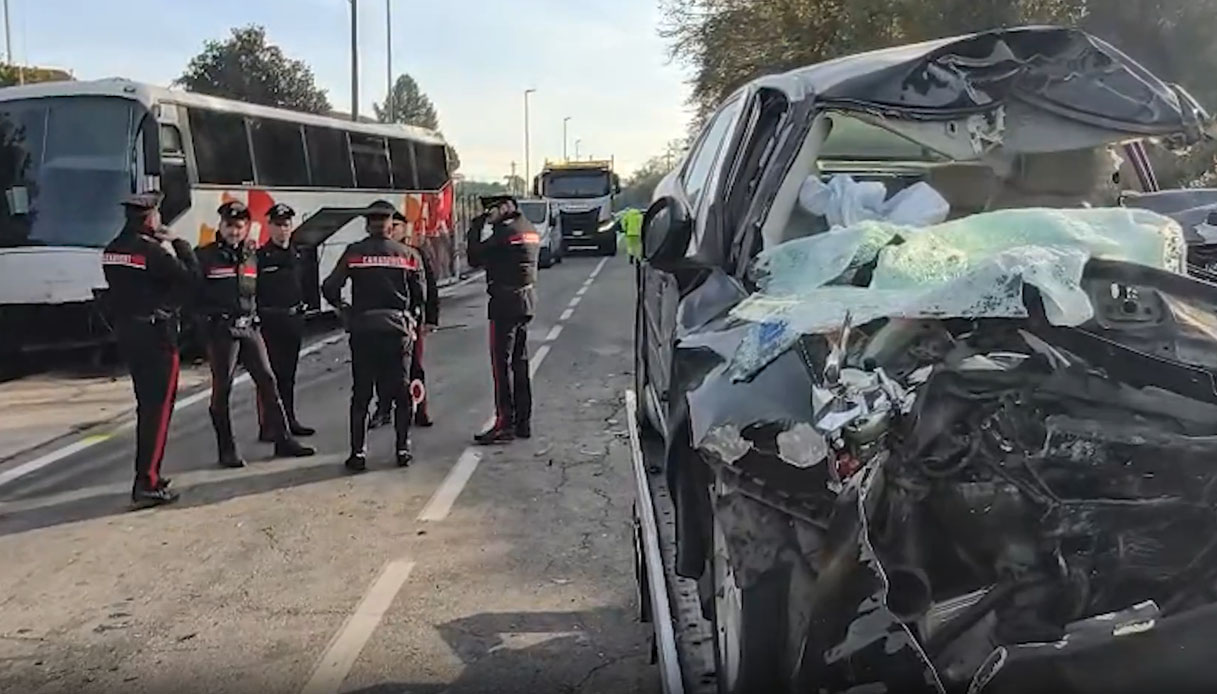 Incidente ad Arignano tra un bus pieno di studenti diretti a scuola e ...