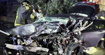 Incidente iglesias scontro frontale morti