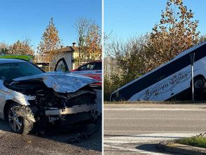 Scontro tra auto e bus con 20 studenti a Sesto al Reghena, pullman nel fosso: gravi la conducente e un ragazzo