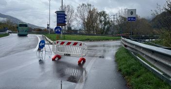 Frontale auto-autobotte pompieri