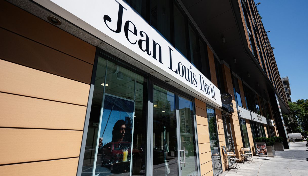 Bufera su Jean Louis David per l