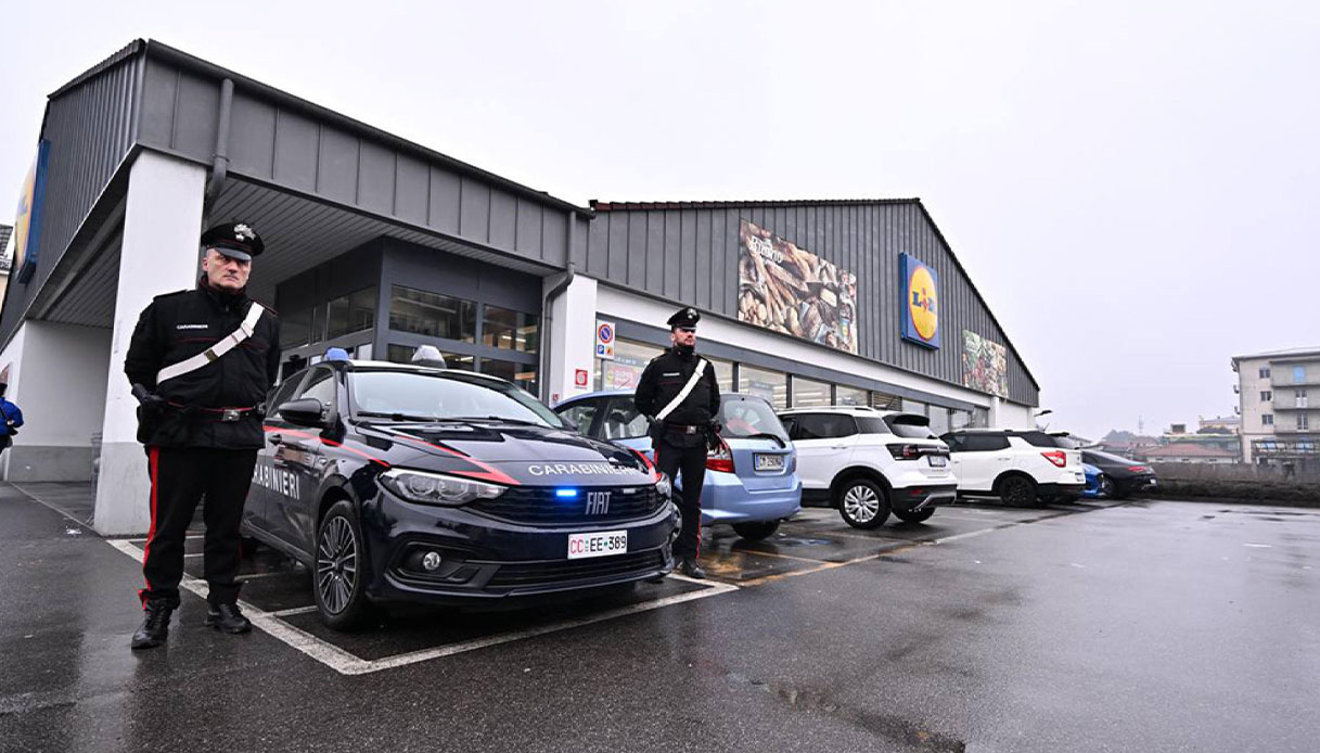 Accoltellata dal marito fuori dalla Lidl a Seriate, salvata da cassiera e militare: Daniel Manda a processo