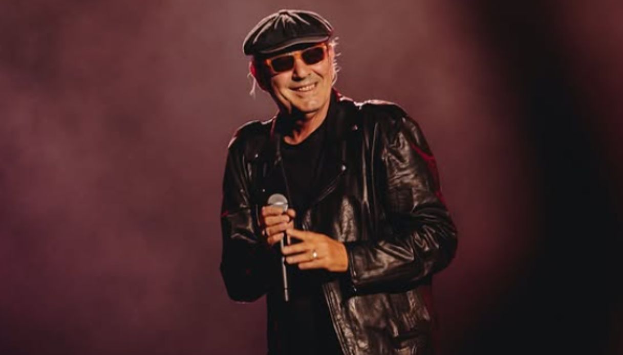 https://wips.plug.it/cips/notizie.virgilio.it/cms/2025/11/luca-carboni-malattia.jpg