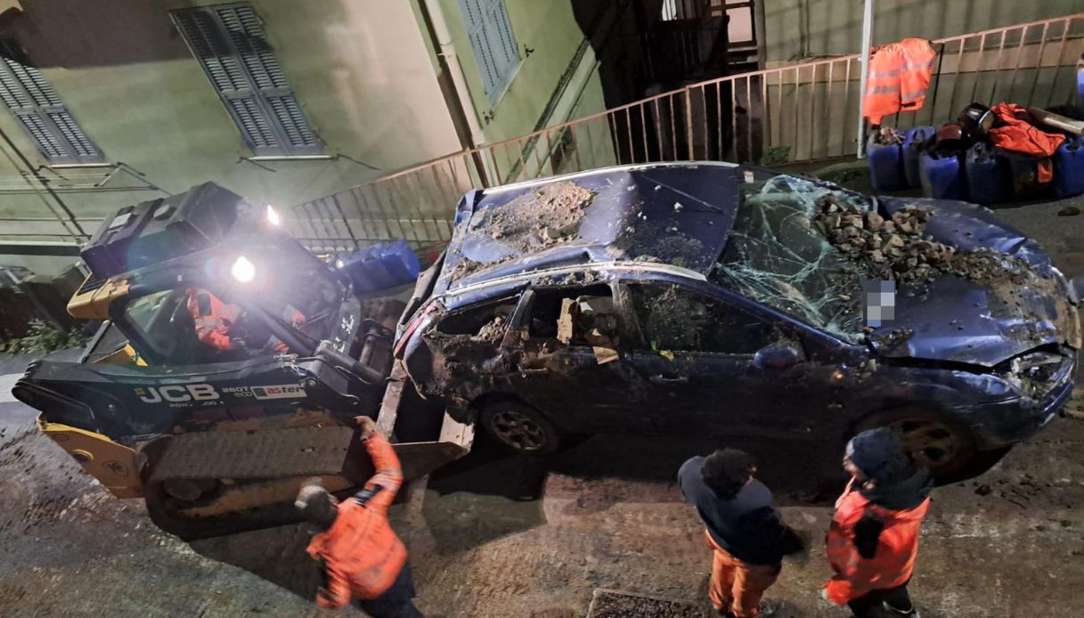 Maltempo in Liguria ed Emilia Romagna, forti danni a Genova: le immagini della devastazione Maltempo in Liguria ed Emilia Romagna, forti danni a Genova: le immagini della devastazione