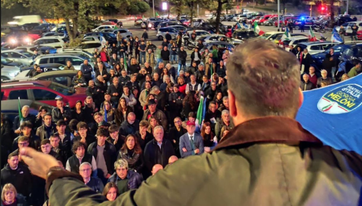 https://wips.plug.it/cips/notizie.virgilio.it/cms/2025/11/manifestazione-fratelli-d-italia-zone-30.jpg