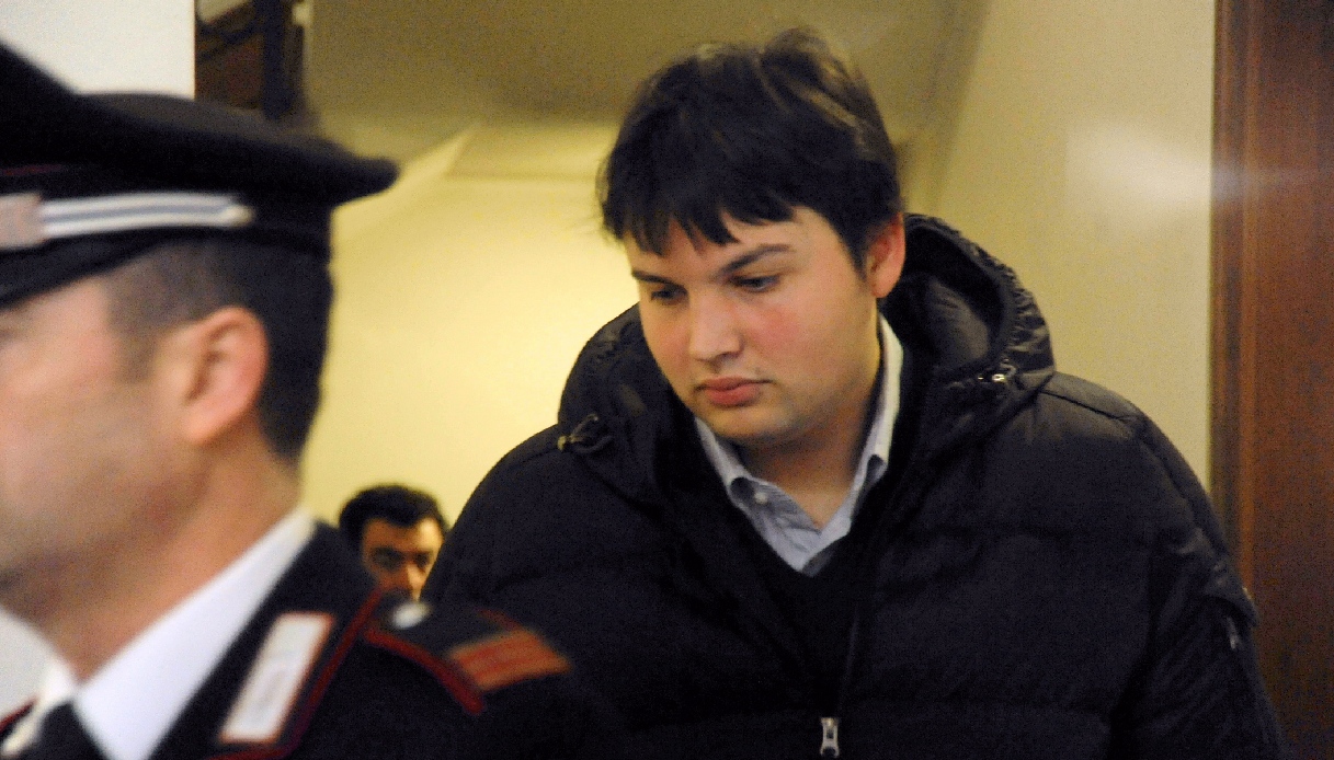 Garlasco, le impronte trovate sulla porta d'ingresso del villino sono di Marco Poggi e di un operatore