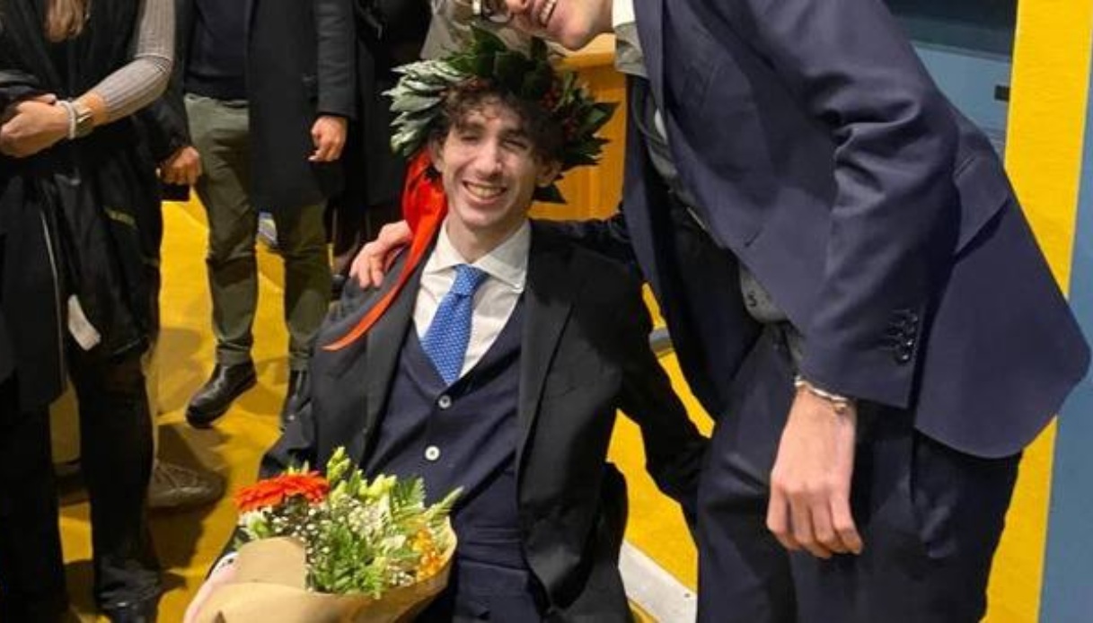 Mauro Glorioso si laurea a Torino in Medicina con una tesi sul cuore, era stato colpito da una bici ai Murazzi Mauro Glorioso si laurea a Torino in Medicina con una tesi sul cuore, era stato colpito da una bici ai Murazzi