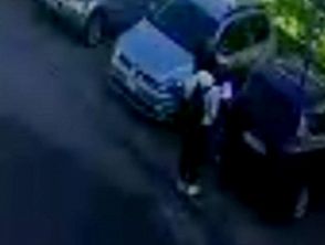 Aspetta la moglie fuori dal lavoro a Seregno e l'aggredisce provando a darle fuoco con la benzina: arrestato