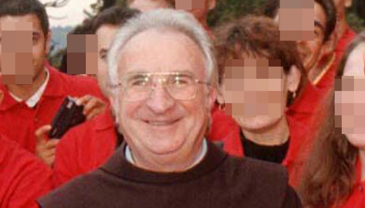 Morto Padre Eligio fondatore di Telefono Amico e Mondo X, addio al frate che salvava gli ultimi dalla droga Morto Padre Eligio fondatore di Telefono Amico e Mondo X, addio al frate che salvava gli ultimi dalla droga