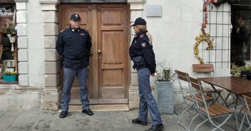 muggia-trieste-bimbo-ucciso-madre-omicidio-padre-parroco