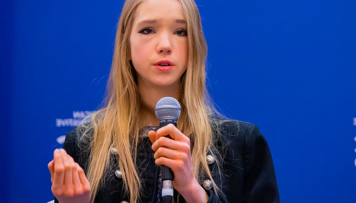 https://wips.plug.it/cips/notizie.virgilio.it/cms/2025/11/naomi-seibt-anti-greta-thunberg-trump.jpg