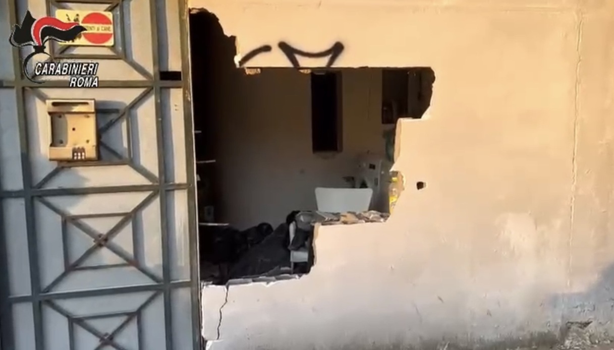 il video del maxi blitz antidroga a ostia 12 persone arrestate cos236 lo spaccio era attivo h24