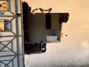 Il video del maxi blitz antidroga a Ostia, 12 persone arrestate: così lo spaccio era attivo h24