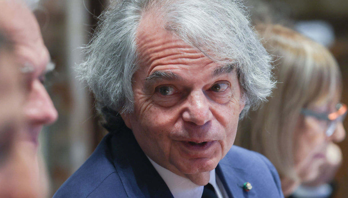 https://wips.plug.it/cips/notizie.virgilio.it/cms/2025/11/renato-brunetta-stipendio.jpg