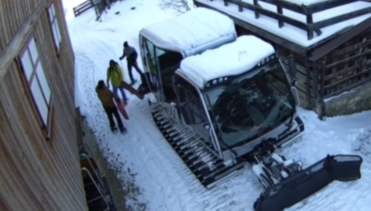 Blitz dei ladri al rifugio Micheluzzi Val Duron a Campitello di Fassa, rapina ripresa e condivisa sui social Blitz dei ladri al rifugio Micheluzzi Val Duron a Campitello di Fassa, rapina ripresa e condivisa sui social