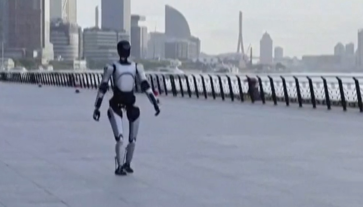 https://wips.plug.it/cips/notizie.virgilio.it/cms/2025/11/robot-umanoide-cina-guinness-dei-primati.jpg