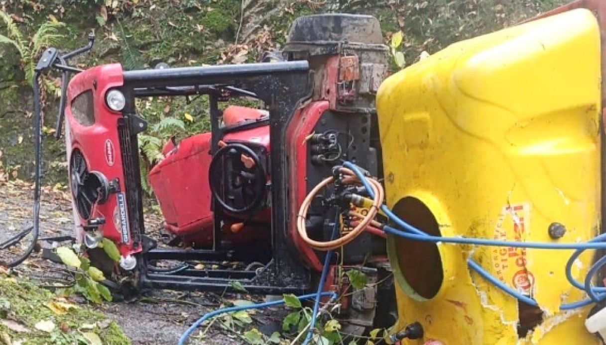 Il trattore si ribalta e resta schiacciato, operaio di 43 anni morto in una cantina di Brescia Il trattore si ribalta e resta schiacciato, operaio di 43 anni morto in una cantina di Brescia