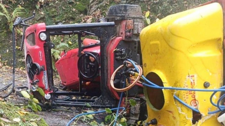 Il trattore si ribalta e resta schiacciato, operaio di 43 anni morto in ...