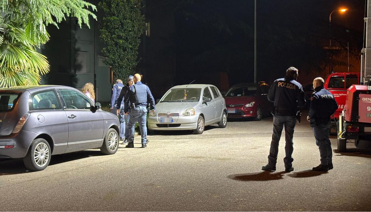 Spari a Udine nel quartiere San Rocco, tre persone ferite di cui una gravissima: forse un regolamento di conti