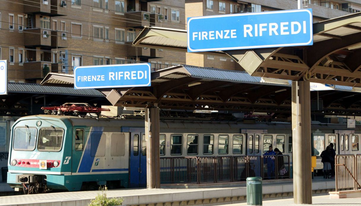https://wips.plug.it/cips/notizie.virgilio.it/cms/2025/11/uomo-investito-da-treno-a-firenze.jpg