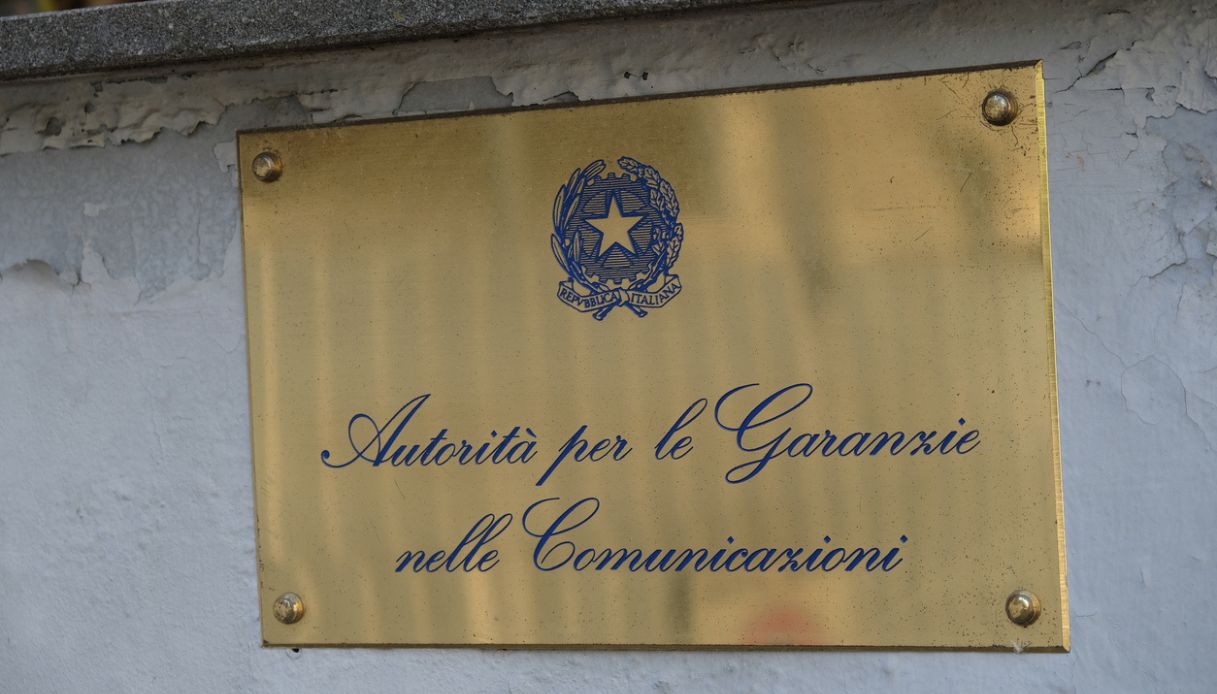 verifica et&agrave; siti porno 12 novembre OnlyFans Yoti