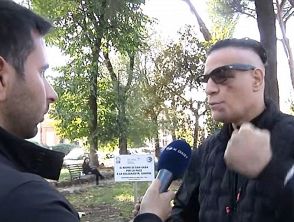 Youtuber Cicalone aggredito in metro a Roma, il video del pestaggio: 