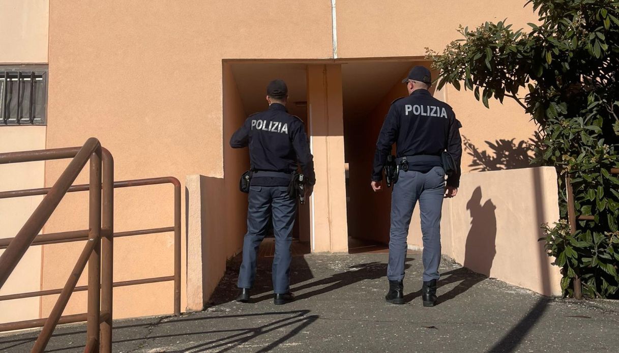 Tragedia di Acilia, parla la barista che ha chiamato i soccorsi: "Il compagno svegliato a martellate"