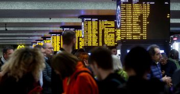 cadavere binari Chiusi treni ritardo